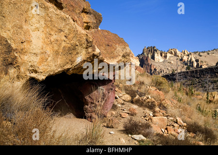 Prehistoric Man, Stone Age Cave Dweller Stock Photo: 135018785 - Alamy