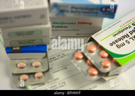 boxes of diabetic tablets and prescription with parts of blister packs of felogen and simvastatin tablets visible Stock Photo