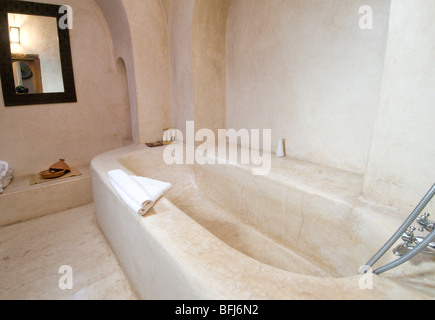 Morocco, Marrakesh, Riad Caravanserai, bathroom with Moroccan plaster walls technique called tadelakt Stock Photo
