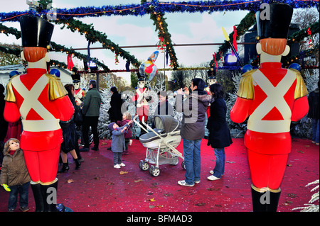 Paris, France, Christmas Shopping, Family at Traditional Christmas Market on Avenue des Champs Elysees, Families at christmas Stock Photo