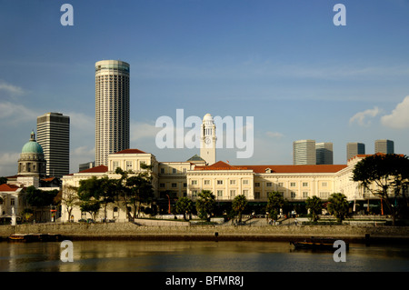 Asian Civilization Museum, or Asian Civilisations Museum, in former Empress Place Building (1865), and Singapore River, Colonial District, Singapore Stock Photo