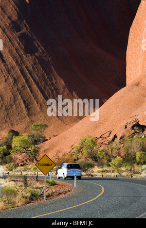 Australia, Northern Territory, Uluru-Kata Tjuta National Park.  Road to Uluru (Ayers Rock). (PR) Stock Photo