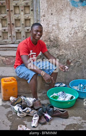 Tanzania, Zanzibar, Stone Town. A typical everyday scene in one of Stone Town s maze of narrow streets. Stock Photo