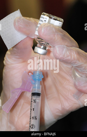 Nurse preparing to give a dose of influenza vaccine Stock Photo