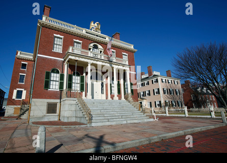 Custom house essay hawthorne