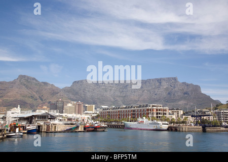 Cape Town Harbour - Table Mountain at the  back Stock Photo