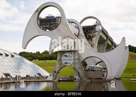 Falkirk Wheel linking the Union Canal with the Forth and Clyde Canal , Falkirk, Scotland Stock Photo