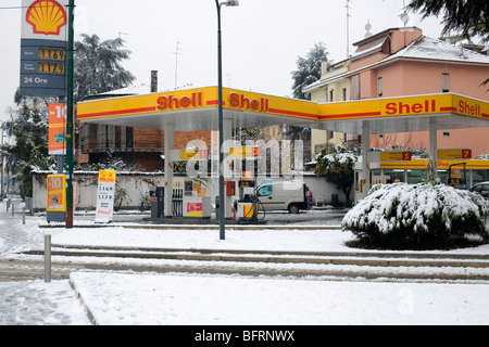 Shell gas station in winter, Saxony, Germany Stock Photo - Alamy