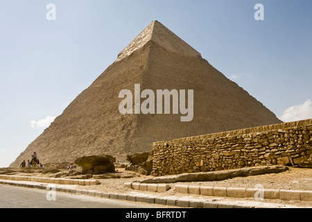 Pyramid of Khafre on the Giza plateau, the Great Pyramids of Giza, Cairo, Egypt Stock Photo