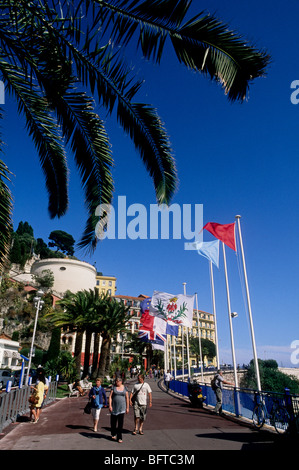 People walking along the Quai des Etats Unis near the Promenade des Anglais in Nice Stock Photo
