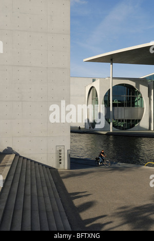 Berlin. Germany. Band des Bundes Government Ministries complex straddles the River Spree. Stock Photo