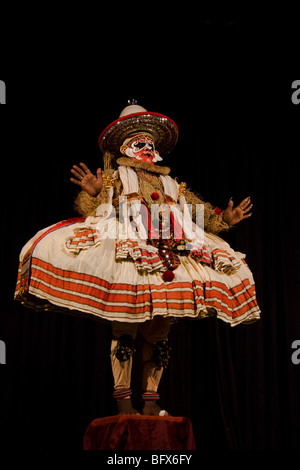 Hanuman, king of  the monkeys, a character in a Kathakali play, performing in a theatre in Trivandrum, Kerala, India Stock Photo