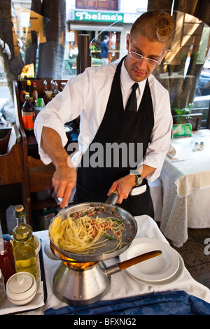 Frying pasta at an upscale restaurant in the Zona Rosa in Mexico City Stock Photo