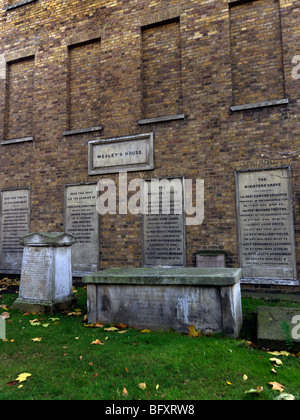 Graves next to John Wesleys House Methodist Preacher and one of the Founders of the Methodist Religion - Windows Bricked up (Window Tax) City Road Stock Photo