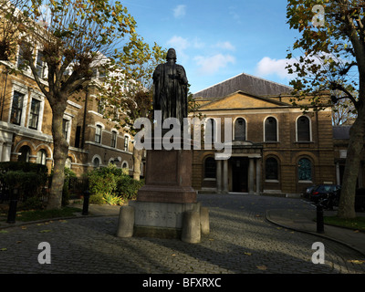 Statue of John Wesley at Entrance to Courtyard Wesley's Chapel City Road London England Stock Photo