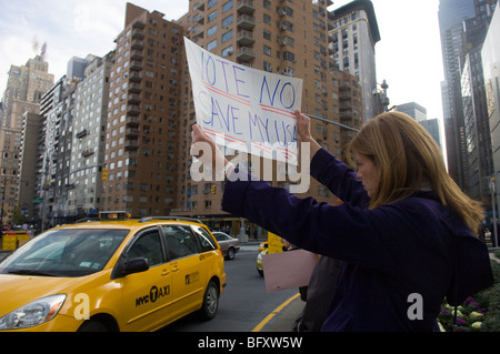 Opponents of health care reform rally in Columbus Circle in New York Stock Photo