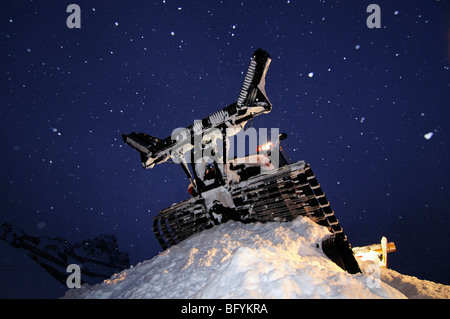 Snowcat, night duty, Schlick 2000 ski resort, Stubai Valley, Austria, Europe Stock Photo