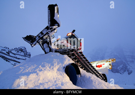 Snowcat, night duty, Schlick 2000 ski resort, Stubai Valley, Austria, Europe Stock Photo