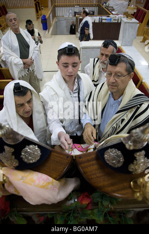 Israel, Tel Aviv, Beit Daniel, Tel Aviv’s first Reform Synagogue Bar Mitzvah ceremony. Bar Mitzvah boy reads from the Torah Stock Photo