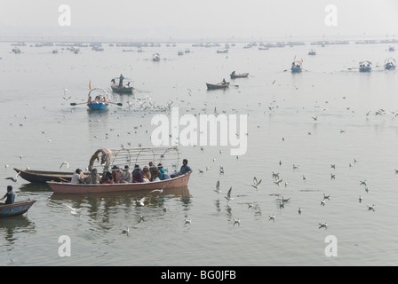 Boats on the Yamuna side of the Sangam, at confluence of Ganges and Yamuna, Allahabad, Uttar Pradesh state, India, Asia Stock Photo