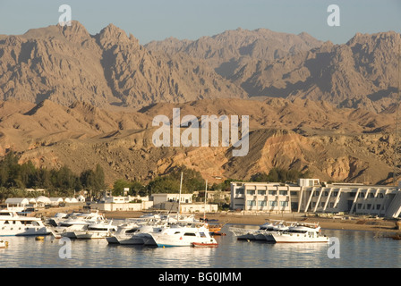Port and marina in front of barren mountains, Sharm el Sheik, Sinai Peninsula, Gulf of Aqaba, Red Sea, Egypt, North Africa Stock Photo