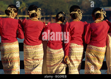 Myanmar Traditional Dress/Combodian Two Piece Burmese Outfits/Batik Dress -  YouTube