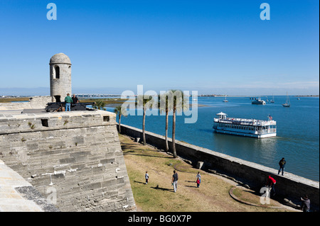 View of a tour boat from the upper level of the historic Castillo de San Marcos, St Augustine, Florida, USA Stock Photo