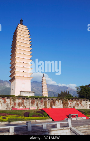 The Three Pagodas at Chongsheng Temple in Dali Town, Yunnan Province, China, Asia Stock Photo