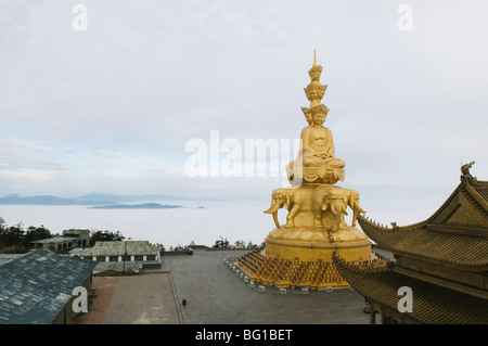 Jinding temple on the top of Golden Summit on Mount Emei Shan, Mount Emei Scenic Area, UNESCO, Sichuan Province, China Stock Photo