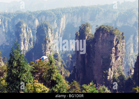 Karst limestone rock formations at Zhangjiajie Forest Park, Wulingyuan Scenic Area, Hunan Province, China, Asia Stock Photo