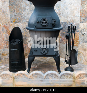 Cast iron pot belly stove hi-res stock photography and images - Alamy