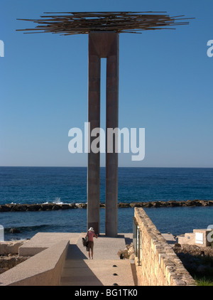 St George monument, and statue to EOKA leader, Giorgios Digenis Grivas ...