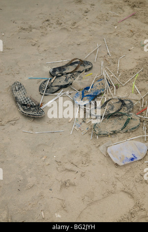 Rubbish left on the beach after a night of party at full moon in Haad Rin Koh Phangan Stock Photo