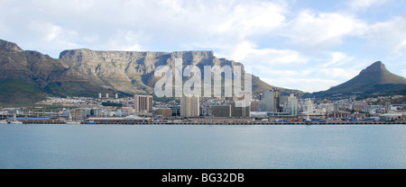 Cape Town cbd, Table Mountain & Lion's Head photographed from the docks. June 2008 Stock Photo