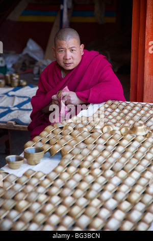 Tibetan monk shop hi res stock photography and images Alamy