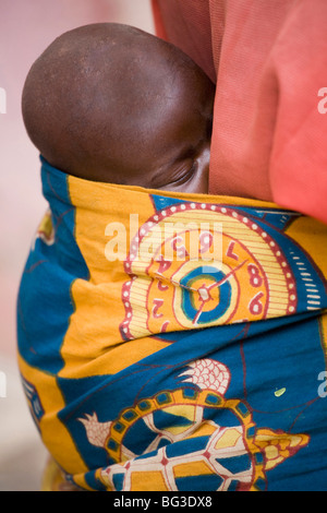 Baby being carried on mother's back, Village of Masango, Cibitoke Province, Burundi, Africa Stock Photo