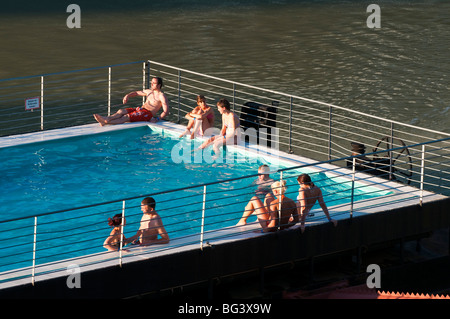 Badeschiff am Donaukanal, Wien, Österreich | swimming pool ship on Danube canal, Vienna, Austria  Stock Photo