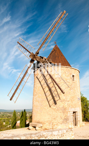 Windmill near Saint Saturnin-les-Apt, Provence, France Stock Photo