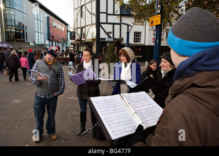 UK, England, Manchester, Cathedral Street, Voce Scura young peoples choir members carol singing Stock Photo