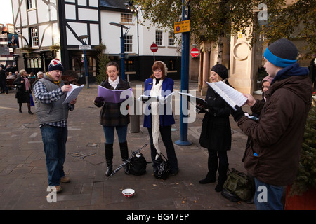 UK, England, Manchester, Cathedral Street, Voce Scura young peoples choir members carol singing Stock Photo