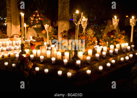 Cemetery Vigils, Day of the Dead, Tzintzuntzan, near Patzcuaro, Michoacan state, Mexico, North America&#10;&#10; Stock Photo