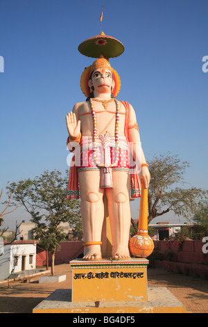 Giant statue of the Monkey God Hanuman, along the Jaipur to Agra Highway, Rajasthan, India, Asia Stock Photo