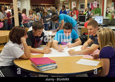 St. Clair Shores, Michigan - Students work on a project in the media center (library) at Lake Shore High School. Stock Photo