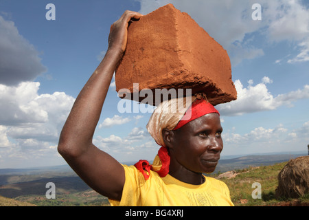 During the war in Burundi half a million people fled to Tanzania.Now they return ands rebuild their homes Stock Photo