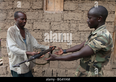 During the war in Burundi half a million people fled to Tanzania.Now they return ands rebuild their homes Stock Photo