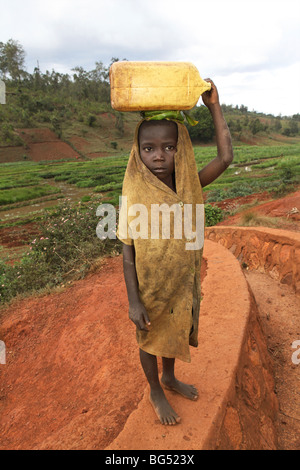 During the war in Burundi half a million people fled to Tanzania.Now they return ands rebuild their homes Stock Photo