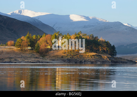 Morning light on Cluanie Lodge, Glen Shiel, Highlands, Scotland. Stock Photo