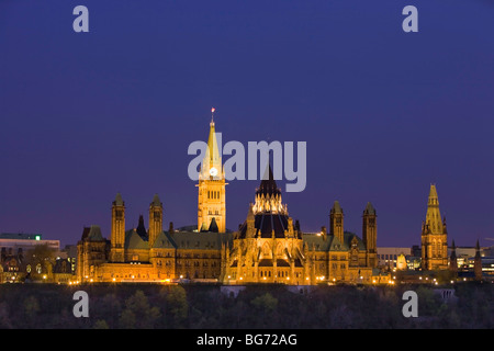 View of Parliament Hill seen from Nepean Point at dusk in the city of Ottawa, Ontario, Canada. Stock Photo