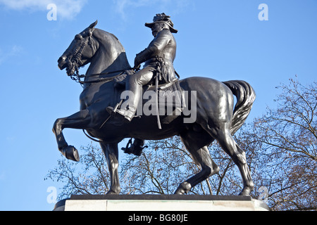 London ;Waterloo Place ; Statue of King Edward VII, sculpted by Bertram MacKennal in 1924 ; November 2OO9 Stock Photo