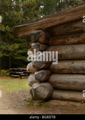 Construction details of an old log house Stock Photo - Alamy